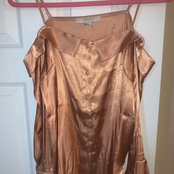 Silk shoulder top - Picture 2 of 3